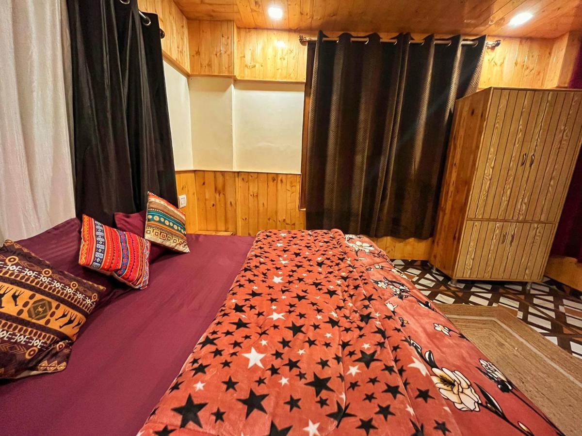 I Love Kasol Hostel & Rooftop Cafe Bagian luar foto