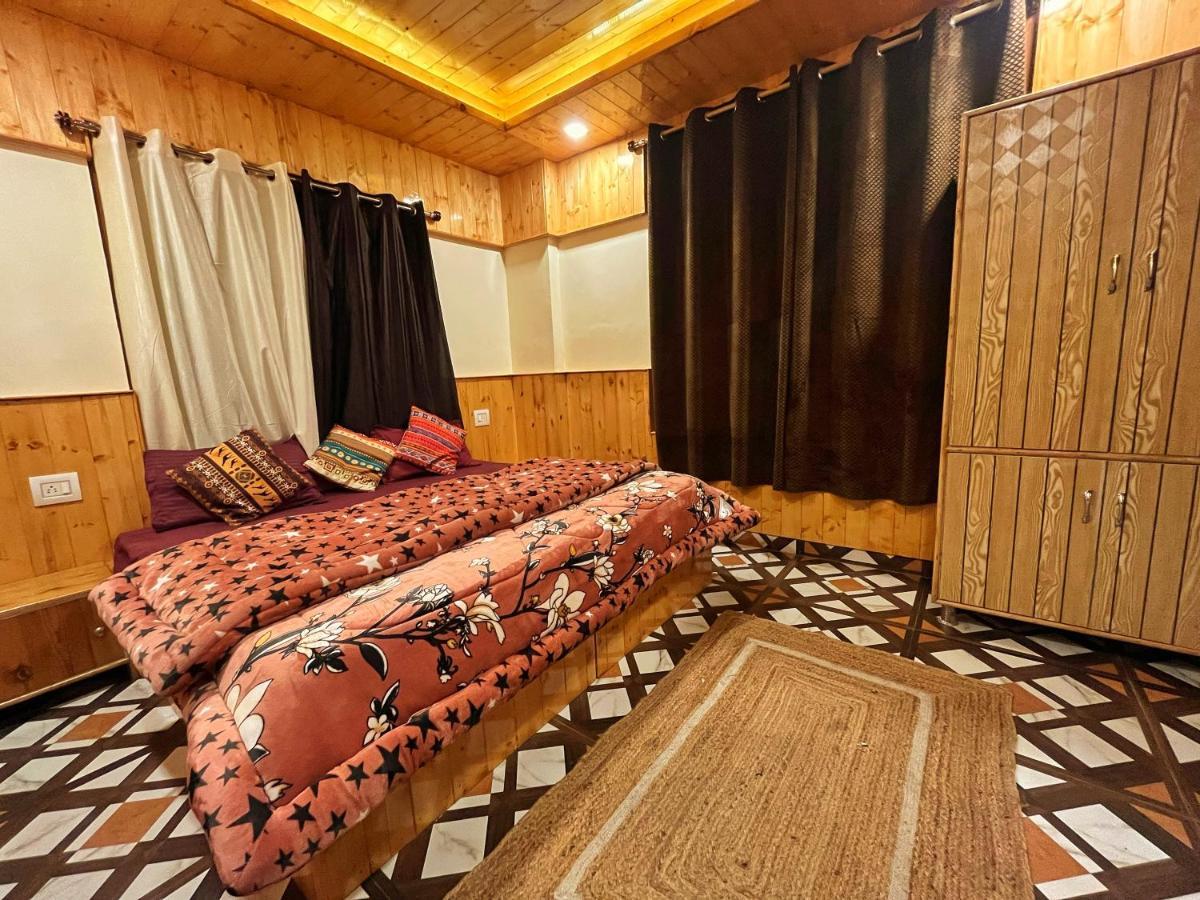 I Love Kasol Hostel & Rooftop Cafe Bagian luar foto